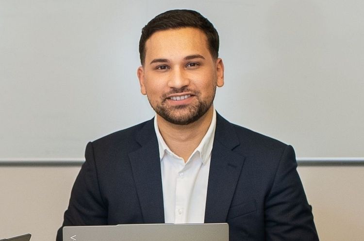 Ömer Faruk Yalcin, Geschäftsführer der revolki GmbH